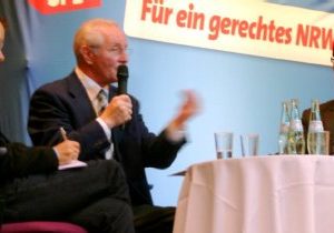 Carsten Ohm vom Sozialverband VdK, Gerhard Kompe, Vorsitzender der AG 60plus in NRW und Kreistagsabgeordneter Dierk Timm (v.l.) sprachen über Rentenpolitik