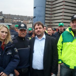 Dagmar Andres MdL und Guido van den Berg MdL bei der Demo der GdP vor dem Landtag