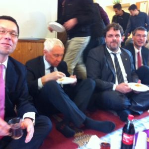 Dierk Timm, Hans Krings, Guido van den Berg MdL und Florian Herpel in der Moschee