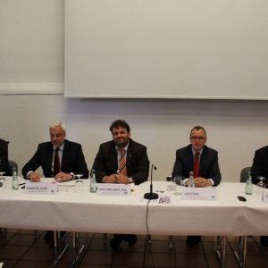 Podium der Veranstaltung der Friedrich-Ebert-Stiftung zu Batteriespeichern