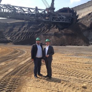 Sebastian Hartmann MdB und Guido van den Berg MdL im Tagebau Garzweiler