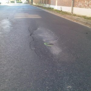 Bodenabsenkung L279 Ortseinfahrt Kirchherten von Pütz kommend