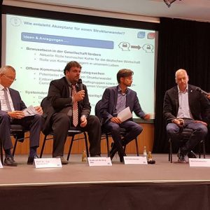 v.l.n.r.:Prof. Robert Schlögel (MPI Mülheim), Prof. Harald Bolt (FZ Jülich), Guido van den Berg MdL, Moderator Ralf Erdenberger, Dirk Schumacher (RWE) und Dr. Roh Pin Lee