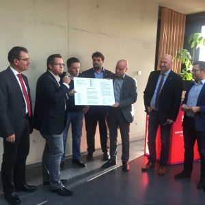 Peter Münstermann MdL, Bürgermeister Sascha Solbach, Stefan Kämmerling MdL, Guido van den Berg MdL, Bürgermeister Hermann Heuser, Rainer Thiel MdL und Marc Herter MdL