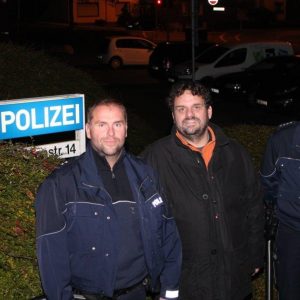 Auf Nachtschicht: Polizeioberkommissar Daniel Anker, Landtagsabgeord-neter Guido van den Berg und Polizeihauptkommissar Frank Völker