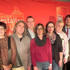 Guido van den Berg mit Mitgliedern des Bedburger SPD OVs