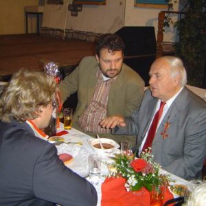 Guido van den Berg gratuliert Klaus Gülden in Bergheim-Auenheim