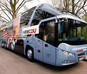 Mit diesem Luxusliner ist Ministerpräsident Jürgen Rüttgers auf Wahlkampftour. Der Bus dient auch als Büro. (Foto: CDU)