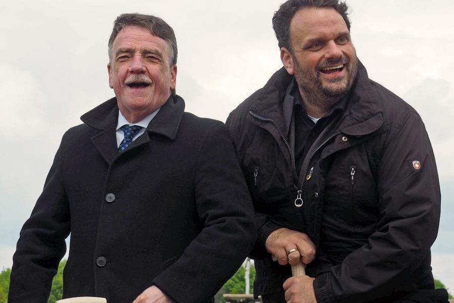 Bauminister Mike Groschek und Guido van den Berg beim Spatenstisch für die Sinnersdorfer Westumgehung L183n
